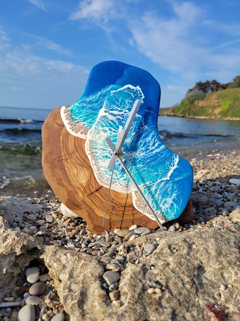 Custom Resin and Olive Wood Wall Clock, Epoxy Resin Ocean Art, Beach Decor, Personalized Gift for Him, Personalized Gift for Her, Rustic Wall Decor, Nautical Wall Clock, Coastal Home Decor