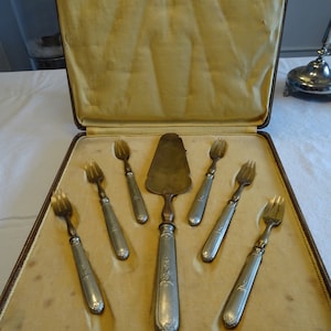 Antique tart cutlery from France, original box, vintage, tableware
