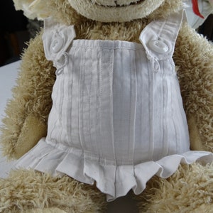Doll shirt bear shirt ruffles elaborately worked