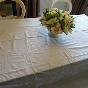 Tischdecke Baumwolle Leinen Lochstickerei Girlanden festliche Tafel Paris Frankreich Vintage