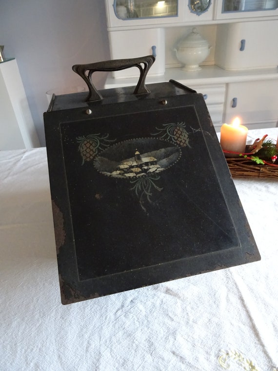 Antique coal shake with winter motif, Art Nouveau,