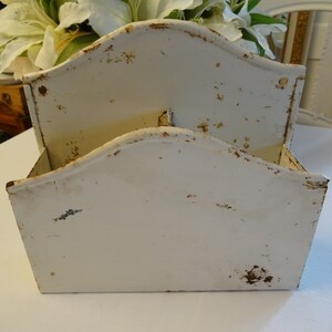 Tarro de hojalata blanco crema oxidado Vintage France Post cartas papeles notas cubiertos porta