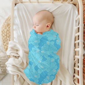 Hawaiian Print Swaddle Blanket, Tropical Soft Baby Wrap, Baby Shower Gift, Baby Boy and Girl Gift, Floral Baby Swaddle, Unisex Baby Gift