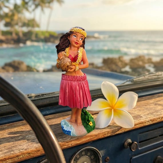 Dashboard Hula Doll: Hand Painted, Natural Skirt - Car Decor