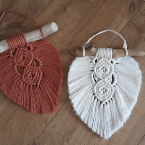 Macrame feather wall hanging - Feather decoration to hang