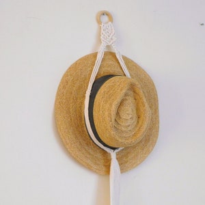 Cintre en macramé pour chapeau de cowboy bohème fait à la main en coton  tissé décoratif à suspendre au mur : : Maison