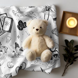 Couverture gothique pour bébé, jeté de peluche en velouté, décoration sombre pour chambre de bébé, écharpe de portage gothique pour bébé, housse douce emo pour tout-petit, cadeau d&#39;Halloween pour bébé