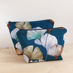 petite trousse de toilette bleu pétrole motif ginkgo