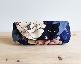 Etui à lunettes tissu japonais Chat et pivoines sur fond bleu - Fait main en France