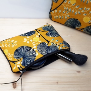 Pochette plate molletonnée - trousse à maquillage en coton à motifs fleurs sur fond or