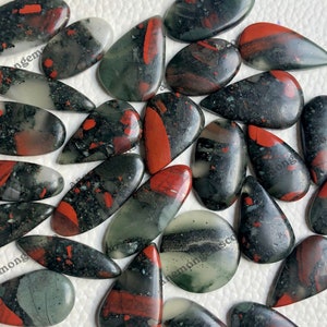 Lotto all'ingrosso di cabochon di pietra sanguigna africana, forme e dimensioni miste Pietra sanguigna per la creazione di gioielli