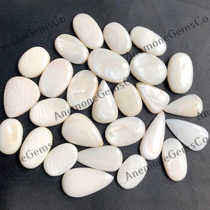 AAA+ kwaliteit witte schelp cabochon, natuurlijke dweilschelp groothandel per gewicht met verschillende vormen en maten voor het maken van sieraden.