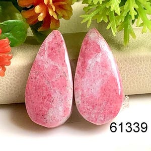Paires de boucles d'oreilles en thulite cabochon, Paires de pierres précieuses de thulite naturelle pour la fabrication de boucles d'oreilles, Cabochons polis à la main, Cristal de méditation