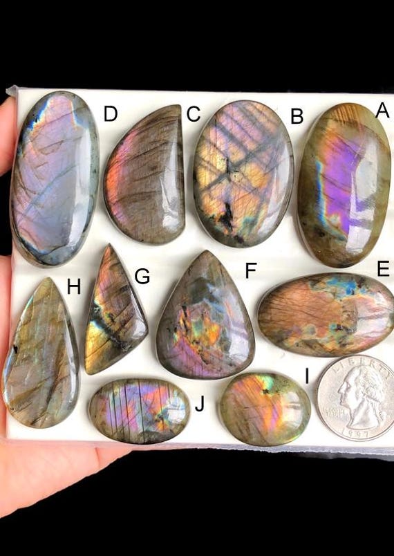 厳選されたマルチパープルラブラドライトカボション、ジュエリー製作用