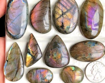 厳選されたマルチパープルラブラドライトカボション、ジュエリー製作用