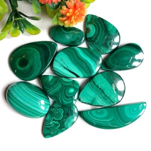 Malachiet cabochon, 16-30 mm ongeveer mixvorm 10 stuks veel, ontwerper malachiet cabochons gebruik voor handgemaakte sieraden en draad gewikkeld 57925
