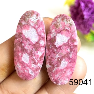 Paires de boucles d'oreilles en thulite cabochon, Paires de pierres précieuses de thulite de meilleure qualité pour boucles d'oreilles et fabrication artisanale, Cabochons polis à la main, Cristal de méditation