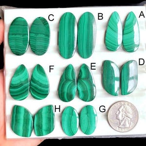 Paire de boucles d'oreilles en malachite sélectionnée, pierre semi-précieuse, paire de malachite assortie, paire de boucles d'oreilles polies et lisses de créateur LOT-404