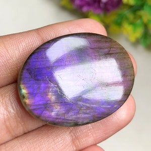 Cabochão de labradorita roxa, pedra preciosa semipreciosa natural para fazer joias, elegante presente de labradorita de fogo chamativo de cor roxa para ela
