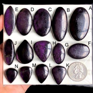 Cabochon di perpurite selezionati, pietra semipreziosa naturale per gioielli, pietre preziose di perpurite lavorate a mano e lisce, lotto 420
