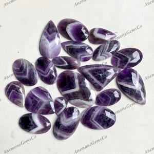 Geweldige chevron amethist gefacetteerde cabochon groothandel partij, mix vorm en maat Chevron amethist cabochon voor het maken van sieraden.
