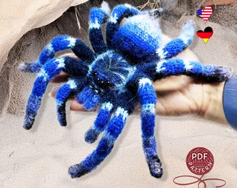 かぎ針編みのパターン。アミグルミのクモ。コバルトブルーの