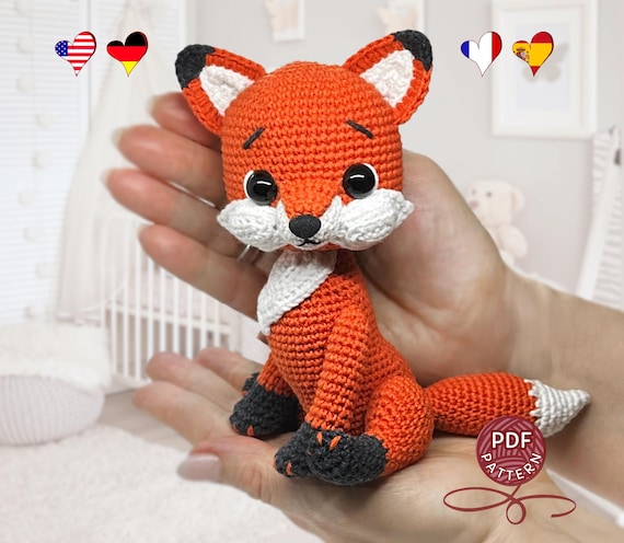 小さなキツネのかぎ針編みパターン。あみぐるみキツネ。イラスト付き