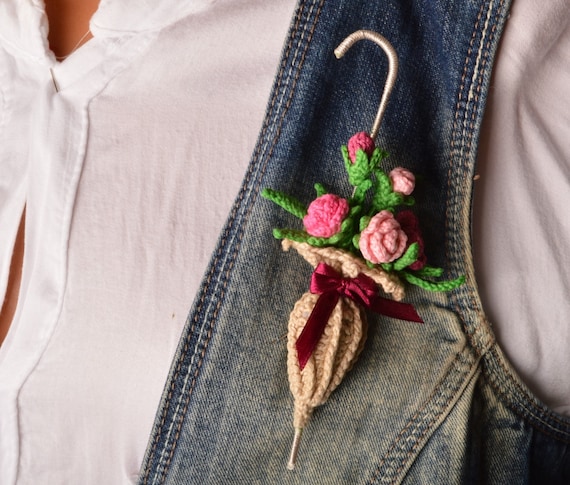 Crochet brooch deals diy