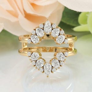 ミニマリストな洋梨型リングエンハンサー、フィットラップモアッサナイトリング、アールデコ調V字型クラスターウェディングガード、繊細なダブルジャケットアニバーサリーバンド