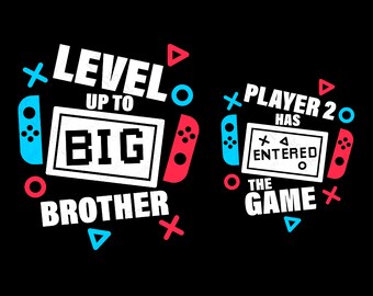 Puede incluir: Un diseño gráfico en blanco y negro con el texto "Level Up To Big Brother" y "Player 2 Has Entered The Game". El diseño presenta un mando de videojuego con acentos rojos y azules.