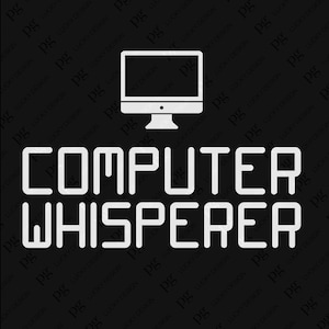 Może przedstawiać: Biały tekst na czarnym tle brzmi "COMPUTER WHISPEREA" z białym obrysem monitora komputerowego nad tekstem.