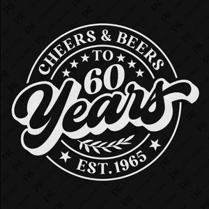 Cheers & Beers To 60 Years Svg Png, 60th Birthday Svg, Est 1965 Svg, Presente de aniversário para amantes de cerveja, Download digital Sublimação PNG, SVG Cricut