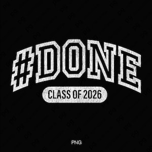 Op de afbeelding: Zwarte afbeelding met het woord "#DONE" in het wit, gebogen boven "CLASS OF 2026". De tekst heeft een verweerde, vintage uitstraling. De afbeelding is een PNG-bestand.