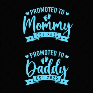 4 colores Promovido a mamá Svg, Promovido a papá Svg, Est 2025 Svg, Anuncio de embarazo Svg Descarga digital Sublimación PNG y SVG Cricut