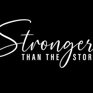 Sterker dan de Storm Svg Png, Self Love Svg, Positieve Inspirerende Motiverende Citaat Svg, Digitale Download Sublimatie Cricut SVG & PNG
