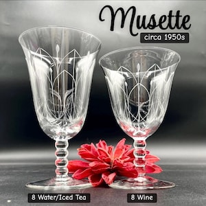 Sets von 8 (circa 1951) holländischen Musette Kristallgläsern: Wasser, Wein, Eistee Kelche von Royal Leerdam; Mundgeblasenes Glas; Maastricht / Niederlande