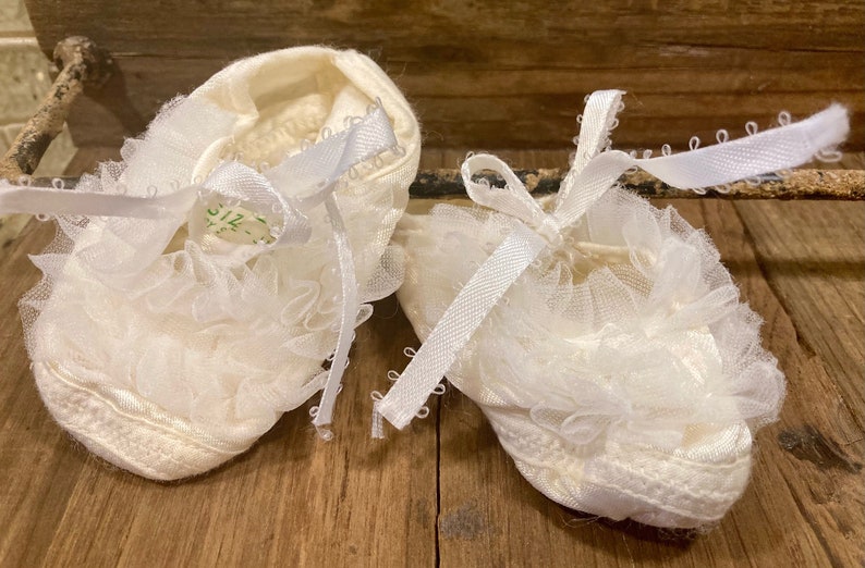 Off White Vintage 1970/'s Lace Baby Bonnet and Booties