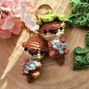 Schlüsselanhänger Otter Gehäkelt Amigurumi Handgemacht Plüsch Accessoires Stofftier Geschenk Tiere Anhänger Bild 1