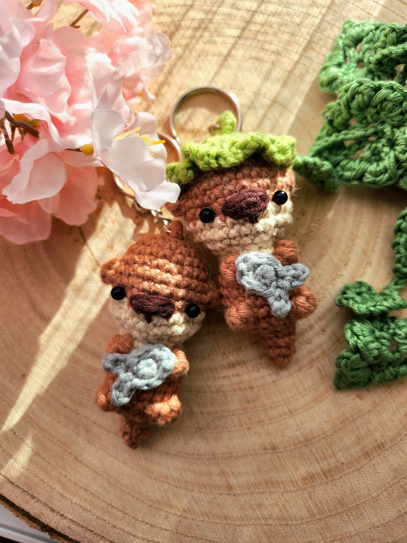 Schlüsselanhänger Otter Gehäkelt Amigurumi Handgemacht Plüsch Accessoires Stofftier Geschenk Tiere Anhänger Bild 1