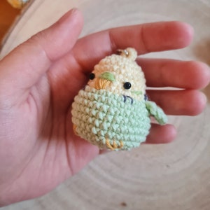 Kleine Bunte Wellensittiche Schlüsselanhänger Gehäkelt Amigurumi Handgemacht Plüsch Accessoires Stofftier Wellensittich Vogelliebhaber Bild 5