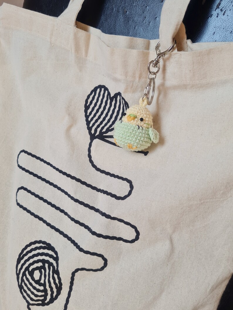 Kleine Bunte Wellensittiche Schlüsselanhänger Gehäkelt Amigurumi Handgemacht Plüsch Accessoires Stofftier Wellensittich Vogelliebhaber Bild 10