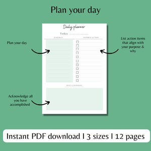 Może przedstawiać: Drukowany planer dzienny z zielonym tłem. Planer zawiera sekcje do planowania, inspirowanych działań, notatek i przypomnień. Tekst "Plan your day" znajduje się na g&oacute;rze strony.