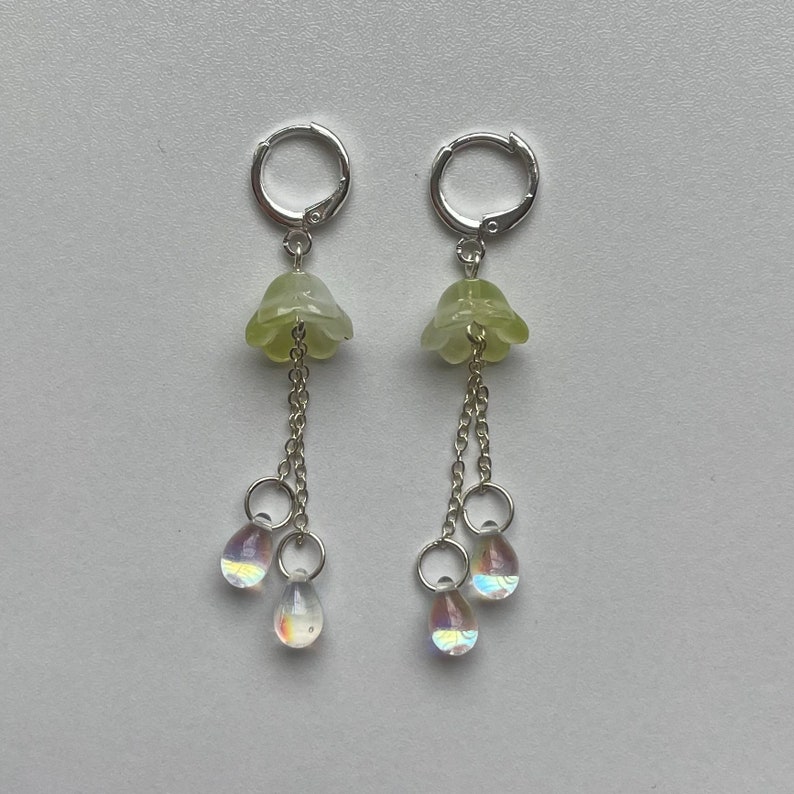 aquatic glass jellyfish dangling silver huggie hoop earrings Light Green