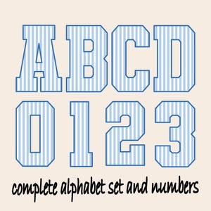 Könnte beinhalten: Blau und weiß gestreifte Buchstaben und Zahlen, einschließlich A, B, C, D, 0, 1, 2 und 3. Der Text "complete alphabet set and numbers" steht unter den Buchstaben und Zahlen.