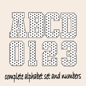 Puede incluir: Un conjunto completo de alfabeto y números, con las letras A, B, C y D, y los números 0, 1, 2 y 3. Cada carácter está delineado en negro y relleno con un patrón de lunares. El texto "complete alphabet set and numbers" está debajo.