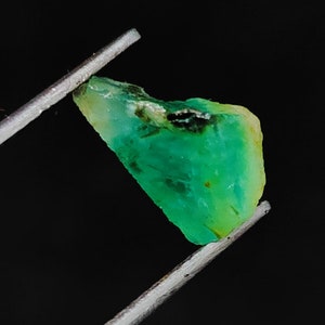 2 Cts AAA Emerald Raw Rough Emerald Rough Gemstone/Emerald Crystal/Emerald Raw Gemstone/Healing Emerald Raw /Emerald Untreated Emerald Rough