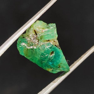 9 Cts AAA Emerald Raw Rough Emerald Rough Gemstone/Emerald Crystal/Emerald Raw Gemstone/Healing Emerald Raw /Emerald Untreated Emerald Rough