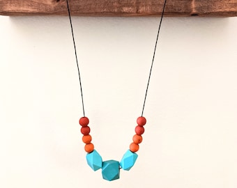 Vintage Turquoise-Colored Lacquered Wood Bracelet Bangle /& 17 Beaded Necklace