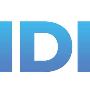 Puede incluir: La palabra "VIDKOAI" se muestra en una fuente sans-serif. La "V" es un degradado de amarillo, naranja y rojo. El resto de las letras son azules, con la "AI" en naranja.