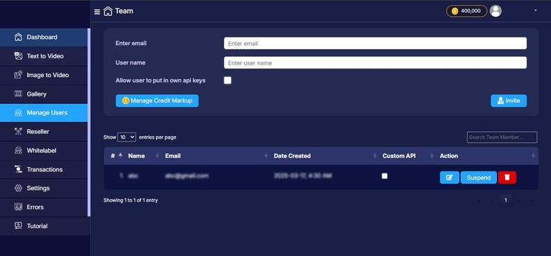 Puede incluir: Interfaz de panel azul oscuro con texto blanco y elementos interactivos. La interfaz incluye opciones para administrar usuarios, texto a video e imagen a video. Hay campos de entrada para correo electr&oacute;nico y nombre de usuario, junto con botones de acci&oacute;n.